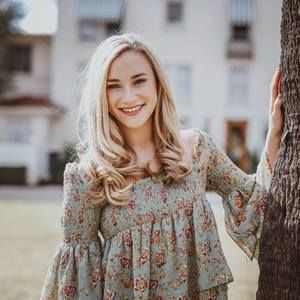 Meet your Posher, Lara